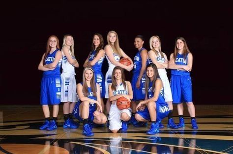 Team Sports Pictures, Team Picture Poses, Basketball Team Pictures, Sports Team Photography, Basketball Pictures Poses, Sport Photoshoot Ideas, Basketball Senior Pictures, Foto Sport, Sport Photoshoot