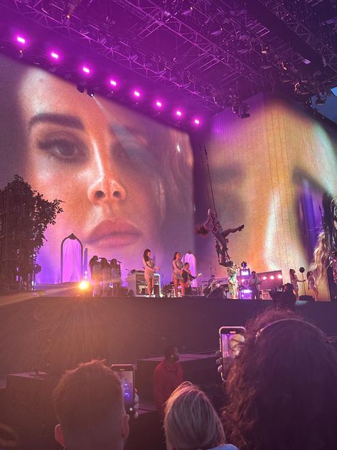 Lana Del Rey Stage Aesthetic, Lana Del Rey Vision Board, Lana Del Rey Live Concert, Lana Del Rey Concert Aesthetic, Lana Del Ray Concert, Lana Del Rey Live, Lana Concert, Lana Del Rey Tour, Lana Del Rey Concert