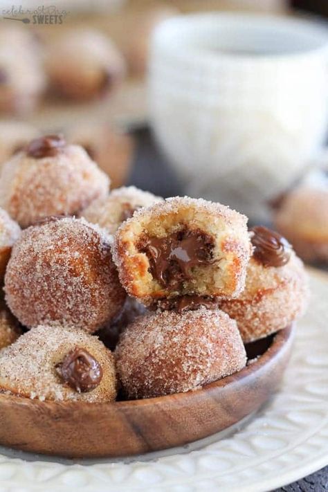 Vanilla Donut, Cinnamon Sugar Donut Holes, Celebrating Sweets, Nutella Hot Chocolate, Doughnut Holes, I Am Baker, Cinnamon Sugar Donuts, Sugar Donut, Filled Donuts