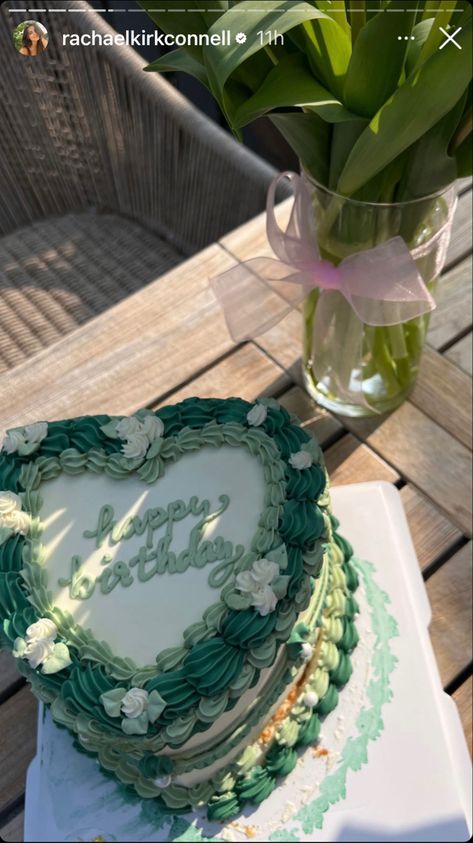 Sage Green Birthday Cake Aesthetic, Dark Green Bday Cake, Green Cakes Ideas, Dark Green Heart Cake, Vintage Heart Cake Green, Green Sweet 16 Cake, Green And Black Cake, Dark Green Cake, Green Heart Cake