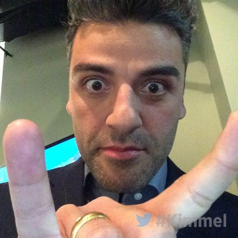 Oscar Isaac Selfie, Oscar Isaac Icon, Moon Knight Icon, Marvel Moon Knight, Devil Horns, Jimmy Kimmel Live, Oscar Isaac, Jimmy Kimmel, Marvel 3