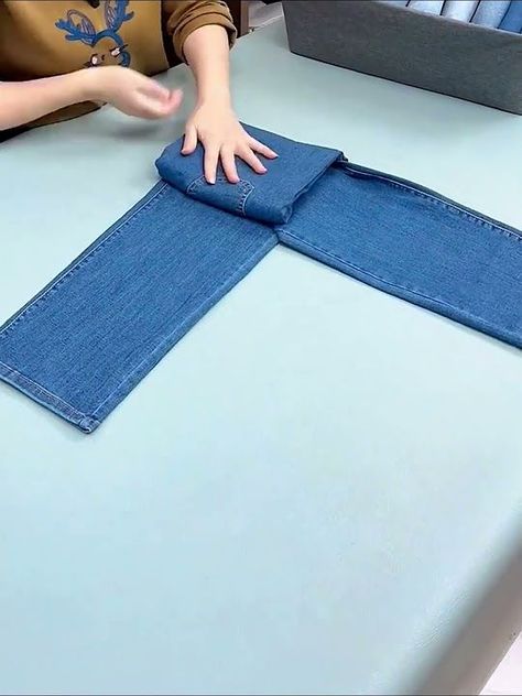 How To Fold Jeans, Folding Jeans, Unique Jeans, Shirt Folding, Diy Clothes And Shoes, Jean Crafts, Folding Clothes, Clothing Hacks, Clothes Organization