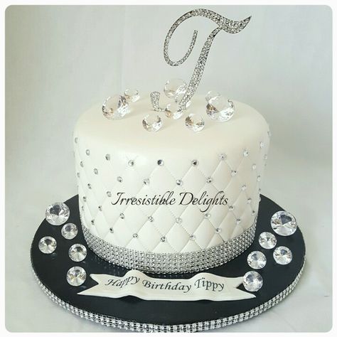 Glam Cakes Birthday Bling, Diamond White Birthday Theme, Diva Cakes Birthday, 75th Diamond Birthday Party, Bling Cakes Birthday Diamonds, Diamond Theme Cake, Glitz And Glam Birthday Cake, Diamond Cake Birthday, Bling Cakes Birthday