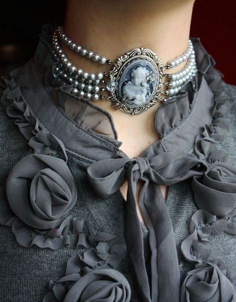 Antique Pearl Jewelry Gothic Fashion Victorian, Lady Like, Cameo Jewelry, Victorian Jewelry, Gothic Jewelry, Romantic Style, Mode Inspiration, Fashion Details, Gothic Fashion