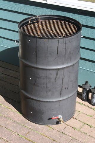 Ugly Drum Smokers (UDS) are simple smokers to build and operate yet they put out some really good barbecue. This Instructable will show you how to build your own... 55 Gallon Drum Smoker, Build Your Own Smoker, Uds Smoker, Backyard Smokers, Ugly Drum Smoker, Diy Smoker, Barrel Bbq, Smoker Plans, Barrel Smoker