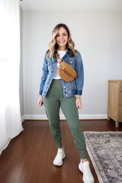 Spring Outfits Petite, Spring School Outfits, School Outfits Trendy, White Tshirt Outfit, Summer Work Wardrobe, Summer Work Dresses, Outfits Leggins, Outfits Con Camisa, Athleisure Outfits Summer