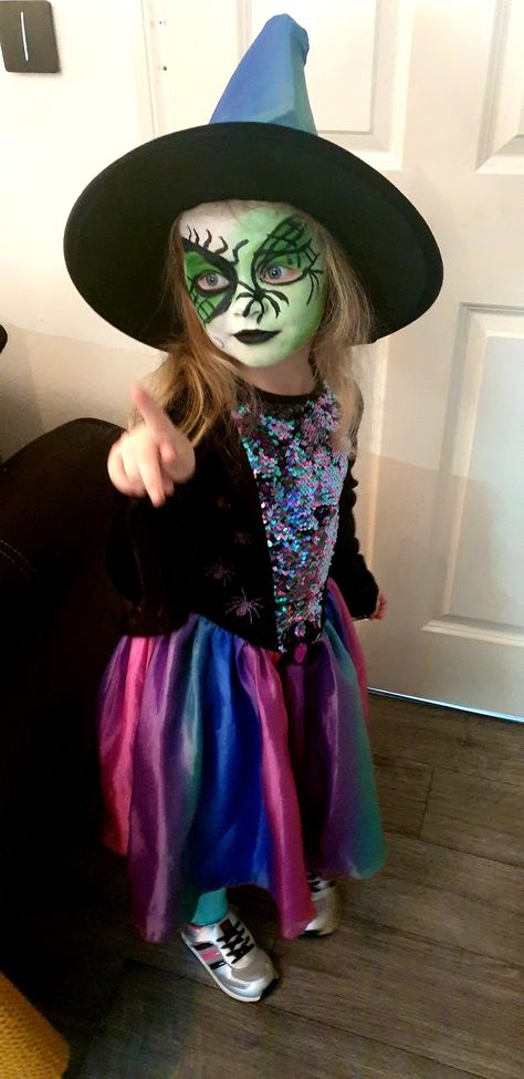 Easy Witch Face Paint Kids, Kid Witch Face Paint, Toddler Witch Face Paint, Halloween Witch Makeup For Kids, Child Witch Makeup, Witches Face Paint, Witch Face Paint Kids Easy, Witch Makeup Kids Easy, Witch Facepainting