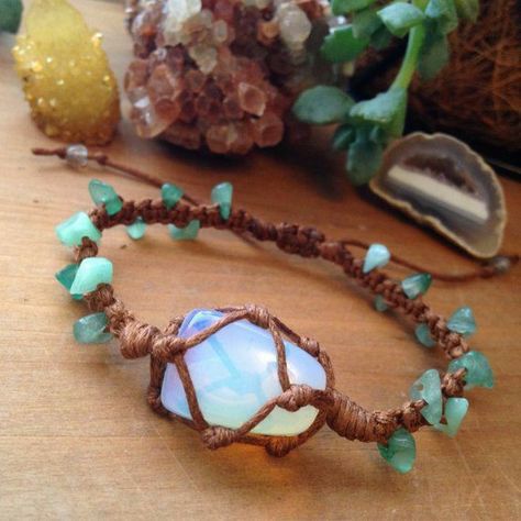 Macrame Idea, Crystal Jewelry Diy, Makramee Diy, Hemp Jewelry, Handmade Crystal Jewelry, Crystal Chips, Indie Jewelry, Aventurine Crystal, Bead Projects