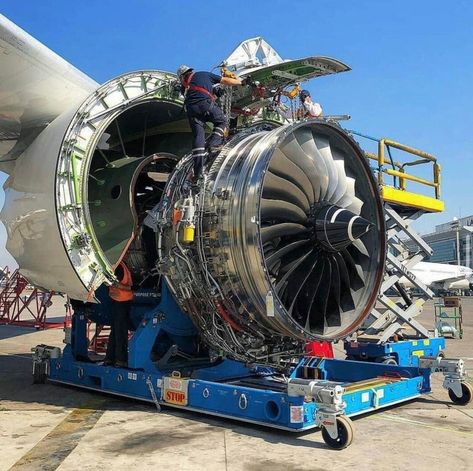 Aviation Study, Aeronautical Engineering, Aircraft Maintenance Engineer, Plane Engine, Jet Turbine, Rolls Royce Engines, Aviation Education, Aviation Technology, Turbine Engine