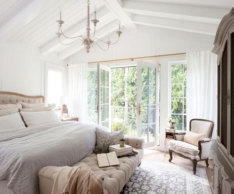 Dream Bedroom Master Romantic Cozy Aesthetic, Bedroom With Porch, Bedroom Feminine, Antique White Usa, Renovated Cottage, Extension Veranda, Construction House, Provincial Home, Character Home