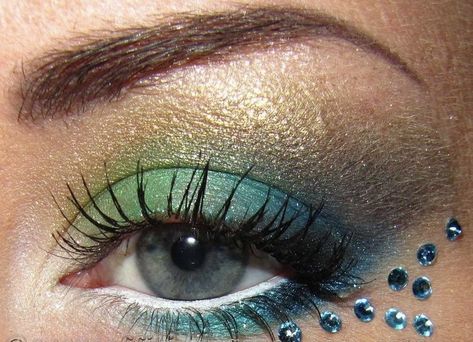 Maquillaje Smokey Eyes, Mermaid Eye Makeup, Peacock Eye Makeup, Trucco Smokey Eye, Peacock Makeup, Carnaval Make-up, Mermaid Eyes, Dramatic Eye Makeup, Eye Makeup Ideas