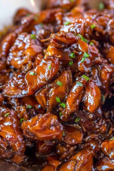 Easy Bourbon Chicken that's crispy, sweet, sticky and tastes just like the kind you grew up eating at the mall! Easy Bourbon Chicken, Bourbon Chicken Crockpot, Bourbon Chicken Recipe, Cooking Chinese Food, Food Recipes Vegetarian, Bourbon Chicken, Mapo Tofu, Ayam Goreng, Food Shows