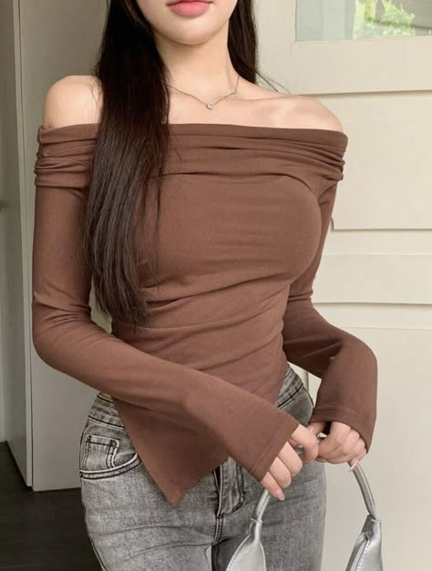 Off Shoulder Top Outfit Casual, Hand Hospital Snapchat, Drip On Hand, Hospital Snapchat, Bb Style, Breathable Clothes, Tops Trendy, Korean Casual Outfits, Dark Outfits