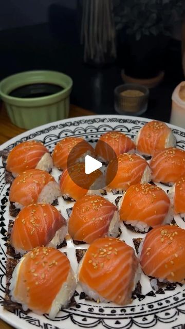 Salmon Sushi Rolls, Nori Seaweed, Sushi Night, Salmon Sushi, Philadelphia Cream Cheese, Cooked Rice, Egg Box, Sushi Recipes, Mediterranean Diet Recipes