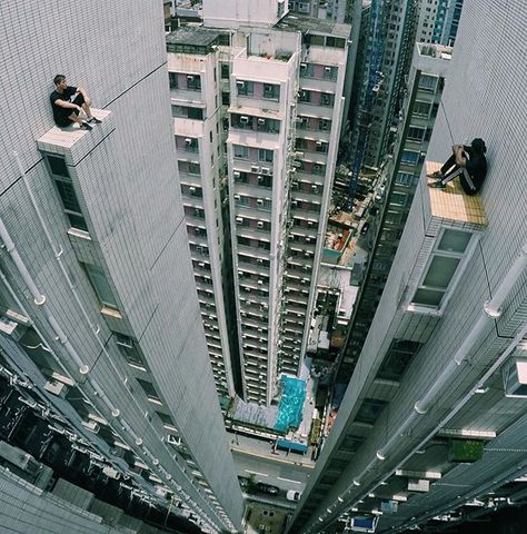 North point chillin 🇭🇰#roofcultureasia #Storror #gopro Hive City, Unbelievable Pictures, Wide Angle Photography, Angle Photography, Adventurous People, Breathtaking Photography, Scary Places, Free Running, Crazy People