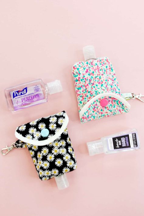 Hand Sanitizer Keychain, Diy Hand Warmers, Sewing Machine Stitches, Zipper Pencil Case, Sanitizer Holder, Book Clutch, Free Pattern Download, Pouch Diy, Pouch Sewing