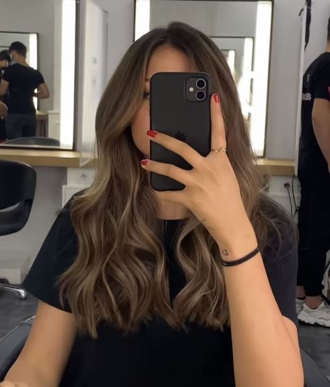 Short Length Balayage, Soft Light Brown Hair With Highlights, Korean Balayage, Korean Balayage Hair, Brunette Hair With Babylights, Korean Hair Color Brown, Soft Brown Balayage, Soft Brunette Hair, Hairstyles For Prom Medium Length