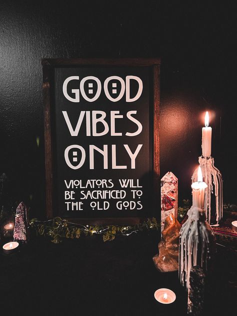 Transform your space with our Handmade Gothic Witchy Wooden Sign, perfect for adding a touch of mystique and humor to your home decor. This unique sign is framed with high-quality 2" x 1" pine wood, stained in a rich dark walnut color, and measures 20" tall, 14" wide, and 2" thick. ✨ Key Features: Gothic Charm: The sign reads "Good Vibes Only. Violators will be sacrificed to the old gods" in a witchy gothic font, painted in flat white on a black background. High-Quality Materials: Framed with da Alternative Decor Home, Edgy Kitchen Decor, Witchcraft Home Decor, Dark Witchy Home Aesthetic, Dark Witchy Decor, Witchy Wall Art Diy, Dark Boho Apartment, Boho Living Room Wall Decor Ideas, Diy Witchy Crafts