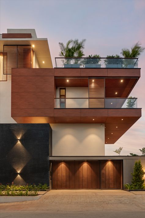 Bungalow Office, Indian House Design, Architecture Design Competition, Architectural Studio, Bungalow Exterior, House Design Exterior, Modern Villa Design, Studios Architecture, House Arch Design