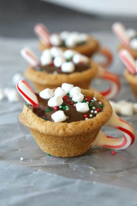 Cheap Christmas Desserts, Hot Chocolate Cookie Cups, Hot Chocolate Cookie, Chocolate Cookie Cups, Fun Holiday Desserts, Hot Chocolate Cookies Cups, Unique Christmas Cookies, Cookie Cups Recipe, Smores Dessert