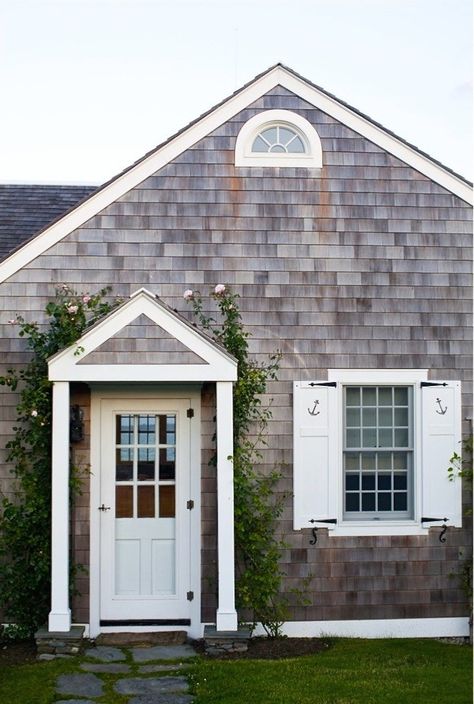 New England summer house New England Cottage, Small Cottage Homes, Seaside Cottage, New England Homes, Small Cottage, Up House, Architecture Exterior, Coastal Cottage, House Entrance