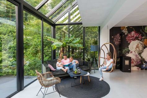 18 Dreamy Contemporary Sunroom Designs You're Going To Wish Your Home Had Modern Conservatory, Sunshine Nature, Sunroom Designs, Glass Extension, Glass Room, House Extension Design, Kitchen Extension, House Extensions, House Built