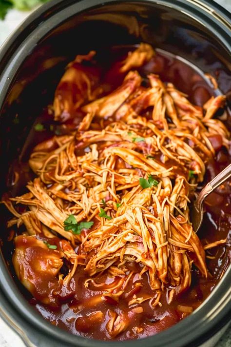 Shredded Barbecue Chicken Crock Pots, Barbecue Chicken Crockpot Recipes, Bar B Que Chicken Crockpot Slow Cooker, Chicken Bbq Crockpot, Crockpot Sandwich Recipes, Crockpot Barbeque Chicken, Crockpot Shredded Chicken Recipes, Crockpot Barbecue Chicken, Crock Pot Bbq Chicken