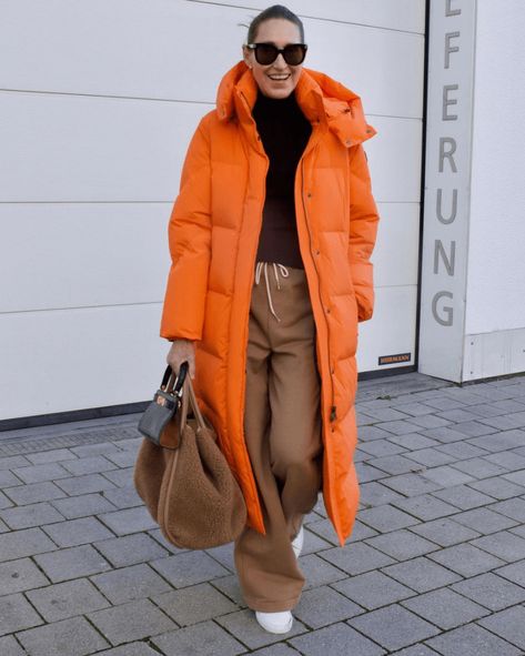 15 Puffer Jackets To Buy Before Temperatures Dip Black Jacket Outfit Winter, Orange Puffer Jacket Outfit, Black Jacket Outfit, Orange Puffer Jacket, Style Puffer Jacket, Puffer Jacket Outfit, Quilted Outerwear, The Cool Hour, Long Puffer Jacket