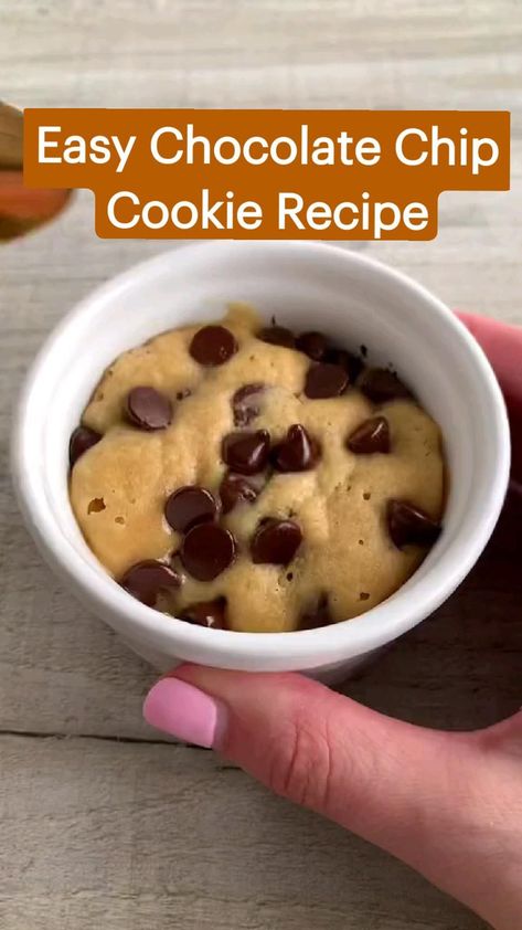 Microwave Mug Cookie, Late Night Snack Recipes, Mug Cookie Recipes, Easy Microwave Recipes, Mug Cookie, Simple Chocolate Chip Cookie Recipe, Microwave Mug, Snacks To Make, Mug Recipes