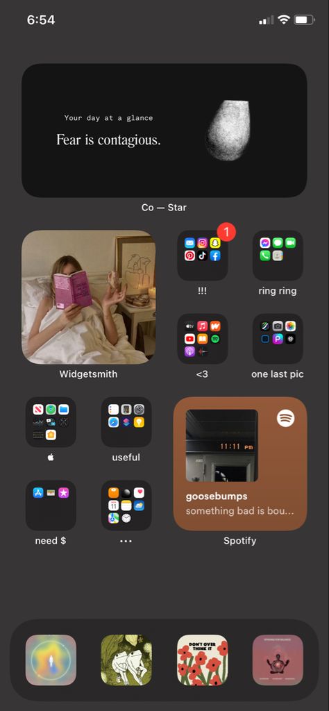 Cool Ways To Set Up Your Homescreen, Iphone Set Ups Homescreen, Iphone Widget Homescreen, Ios 16 Home Screen Ideas Normal Apps, How To Set Up Your Phone Apps, Iphone Set Up Ideas Homescreen Simple, Cute Simple Iphone Layout, Simple Layout Iphone, Iphone Homescreen Aesthetic Ideas