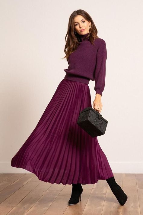 962e56a8a0b0420d87272a682bfd1e53desc41230606ri Tule Rok Outfits, London Street Fashion, Tule Rok, Pleated Skirt Outfit, Purple Spring, Skirt Purple, Rock Outfit, Pleated Skirts, Spring Skirts