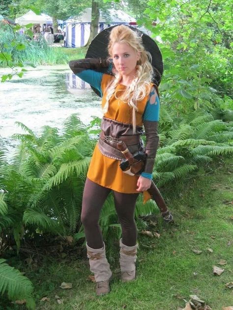 Lagertha Cosplay Costume  This costume must be easy to move around in, considering the character appears to be a warrior Diy Viking Costume, Womens Viking Costume Diy, Ragnar Lothbrok Costume, Lagertha Cosplay, Ram Costume, Lagertha Costume, Vikings Costume, Vikings Costume Diy, Maiden Outfit