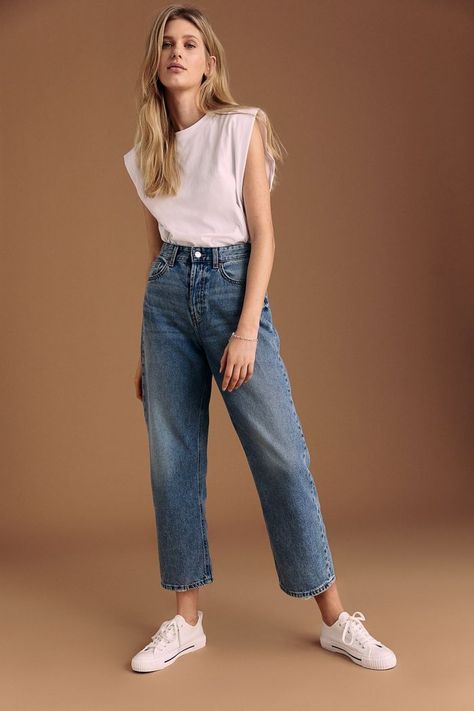 Ankle Jeans Outfit, Women's Jeans Fashion, High Ankle Jeans, Straight Jeans Outfit, Denim Jeans Outfit, Trendy Outfit Ideas, Chic Cardigan, Mom Jeans Outfit, Ankle Length Jeans