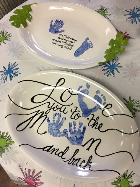 Grandma Handprint Art, Baby Art Projects, Footprint Crafts, Footprint Art, Mothers Day Crafts For Kids, Handprint Crafts, Cadeau Diy, Baby Footprints, Handprint Art