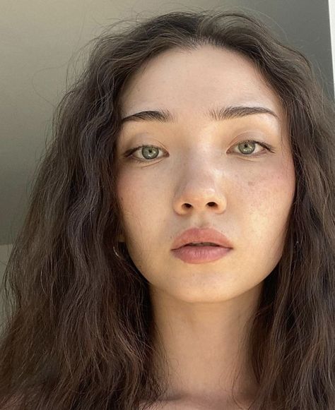 Girl With Green Eyes, Self Photography, Castle Aesthetic, Beauty Hair Makeup, Asian Eyes, Aesthetic People, Pretty Eyes, Star Girl, Creative Makeup