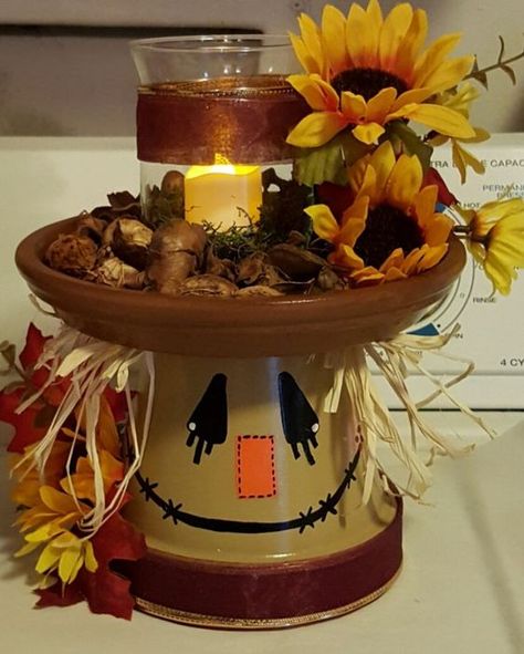 Fall Centerpieces Diy, Scarecrow Face, Clay Pot Projects, Flower Pot People, Terra Cotta Pot Crafts, Fall Scarecrows, Terracotta Flower Pots, Flower Pot Crafts, Fall Deco