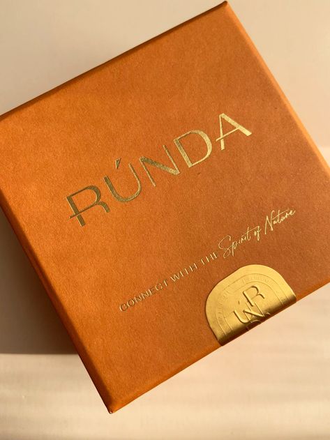 RUNDA - Ethical Jewellery on Behance Golden Packaging Design, Luxury Packaging Design Boxes Branding, Gold Packaging Design, Jewelry Branding Design, Packaging Luxe, Golden Packaging, Gold Foil Packaging, Luxe Branding, Jewelry Brand Logo