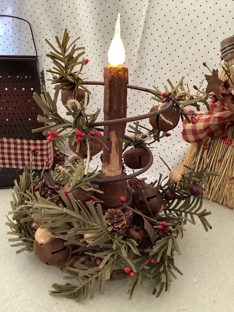 Spring Christmas Tree, Wire Bed, Grunge Candle, Bed Spring Crafts, Wood Centerpiece, Primitive Christmas Decorating, Primitive Christmas Decor, Bed Spring, Wood Centerpieces