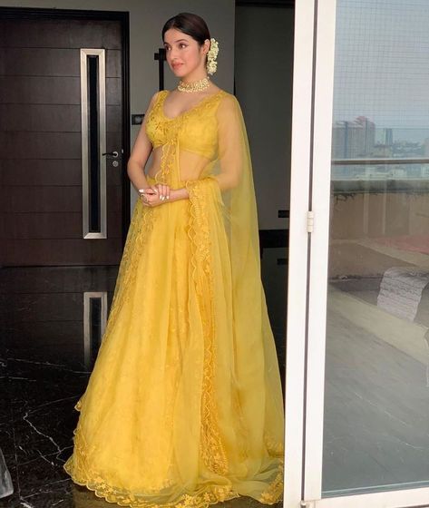 Simple Lehenga, Dress Designing, Yellow Lehenga, Wattpad Romance, Indian Bridal Outfits, Trendy Blouse Designs, Lehenga Designs, Indian Attire, Indian Fashion Dresses