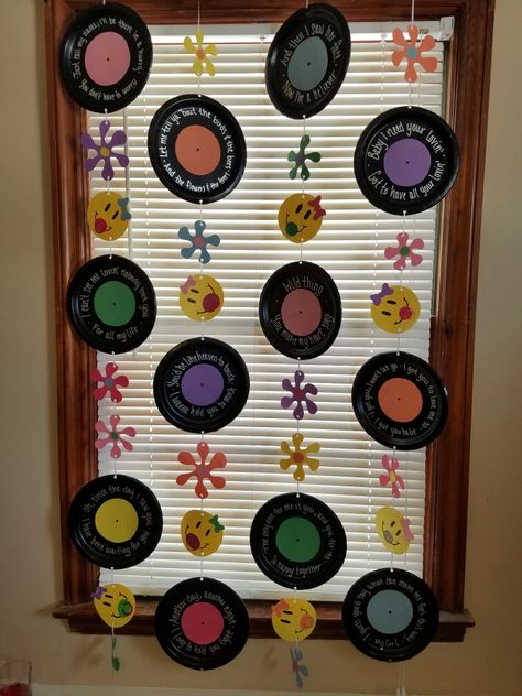 Paper plate records, 60s theme baby shower 60s Theme Decorations, 60 Theme Party Decoration, 1950s Classroom Theme, 60s Theme Party Decorations Diy, 60th Birthday Party 60s Theme, Disco Theme Door Decoration, 70s Arts And Crafts, Music Themed Classroom Decorations, Groovy Preschool Classroom