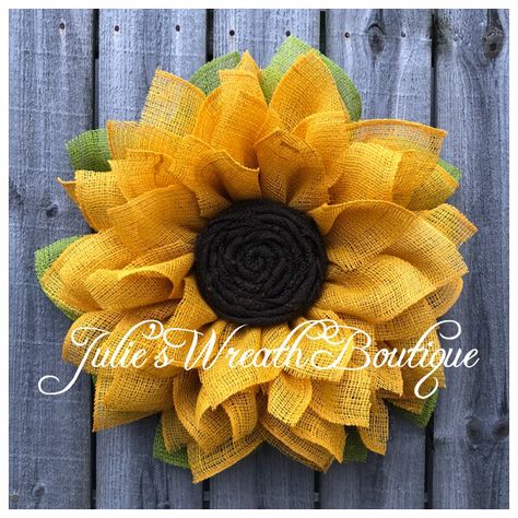 Burlap Sunflower Wreath, Sunflower Decorations, Sunflower Wreath Diy, Burlap Sunflower, Sunflower Burlap Wreaths, Couronne Diy, Dekoratívne Vence, Burlap Flower Wreaths, Sunflower Crafts