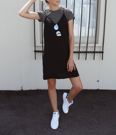 Boxy T Shirt and Slip Dress - Ultra Chic On-The-Go Styles For Every Girl // NotJessFashion.com Shirt Under Slip Dress, T Shirt Under Dress, Shirt Under Dress, Dress With Shirt, Slip Dress Outfit, Outfit 90s, Black Slip Dress, Looks Party, Linda Evangelista