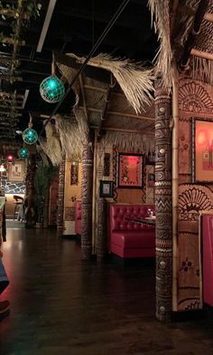 Affordable and stylish, discover home bar ideas that will fit your style. Learn the design tips that will lift your hangout space into a new level of excitement. Polynesian Restaurant, Boho Restaurant, Tiki Bars Diy, Tikki Bar, Tiki House, Pineapple Room, Tiki Lights, Hangout Space, Home Bar Ideas