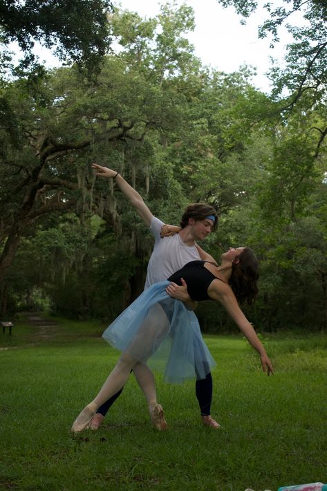 Dance Photography Partner, Couple Dance Reference Poses, Dancing References Couple, People Dancing Reference Photo, Battle Couple Poses, Partner Dance Poses Couples, Dance Pose Reference Couple, Dancing Photoshoot Couple, Ballet Poses Two People