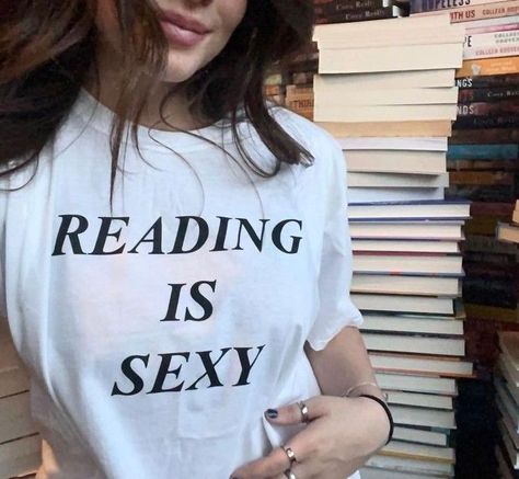 Lux Series, Feminine Urge, Girl Reading, Book Girl, Book Aesthetic, Love Book, Mood Pics, Book Worms, Aesthetic Pictures