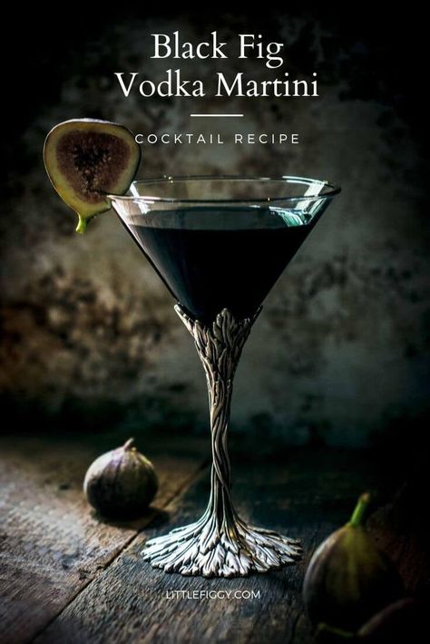 Black Drinks Cocktails, Black Martini Recipe, Fig Vodka, Vodka Martini Recipe, Black Vodka, Spooky Cocktails, Bar Tending, Drinks Vodka, Martini Recipes Vodka