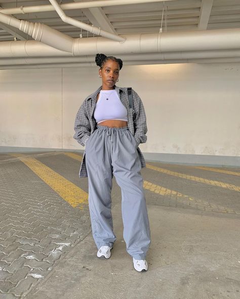 Baggy Sweatpants Outfit, Campus Fits, Outfit Jogging, Picture Taking Ideas, Inspo Vision Board, Corporate Girlie, Minimalist Wardrobe Capsule, Campus Outfit, Streetwear Spring