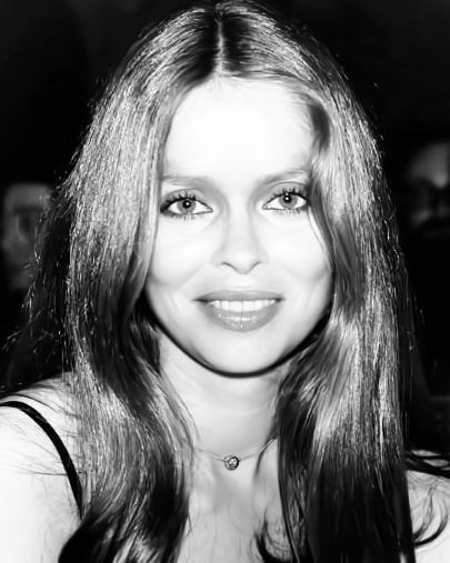 🌼Girls like them🌼 on Instagram: “Barbara Bach. 🌼 Photograph taken in 1977. ❤️ #beatlesgirlsmx” Barbara Bach, Beatles Girl, Spy Who Loved Me, Ringo Starr, The Beatles, Photographer, On Instagram, Quick Saves, Instagram