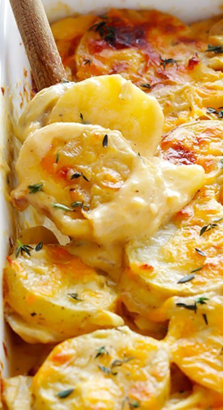 Classic Scalloped Potatoes Recipe ~ It is made lighter with milk instead of heavy cream, delicious Yukon gold potatoes, and lots of garlic and Parmesan and cheddar to make them irresistibly delicious. Potatoes Scalloped, Scalloped Potatoes Recipe, Potatoes And Cheese, Friends Dinner, Scalloped Potatoes Cheesy, Chef Dinner, Scalloped Potato Recipes, Potato Side Dishes, Cheesy Potatoes