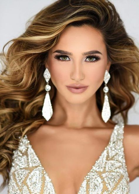 Everything You Need to Know About Pageant Headshots - Pageant Planet Miss Zilker Park USA 2018, Allison Drake. Photo: Grant Foto Pagent Makeup, Pageant Hair And Makeup, Pageant Pictures, Pageant Prep, Pageant Photography, Pageant Tips, Pageant Headshots, Pageant Makeup, Miss Texas